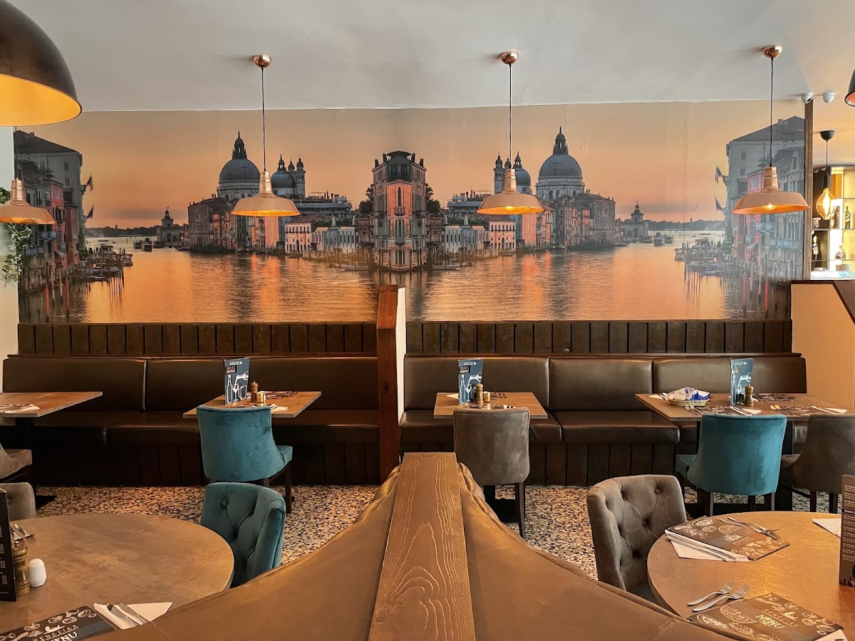 Veneziaa Bar And Restaurant